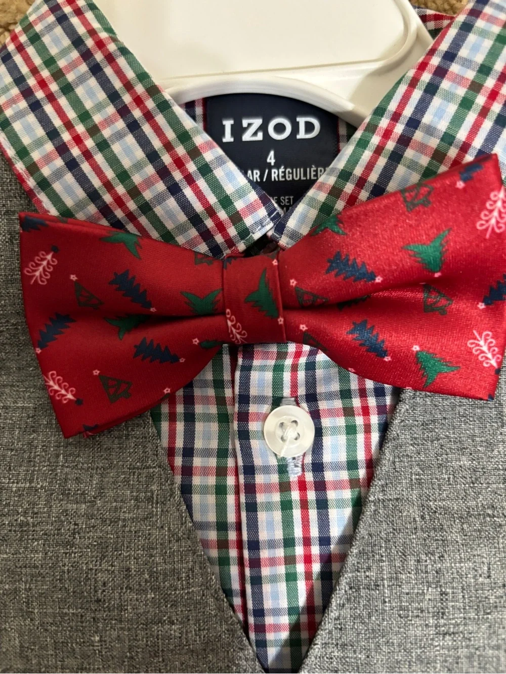 NWT IZOD Boys 4-Piece Plaid Shirt and Vest Set (Size 4T)